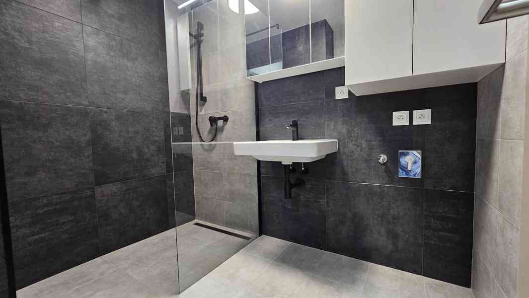 Pronájem novostavby bytu 85m2 3+kk,2 lodžie,garáž, bezbarie  - foto 6