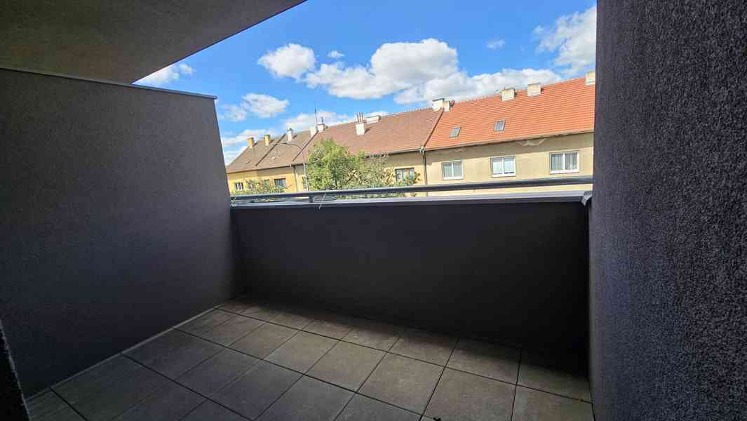 Pronájem novostavby bytu 85m2 3+kk,2 lodžie,garáž, bezbarie  - foto 5