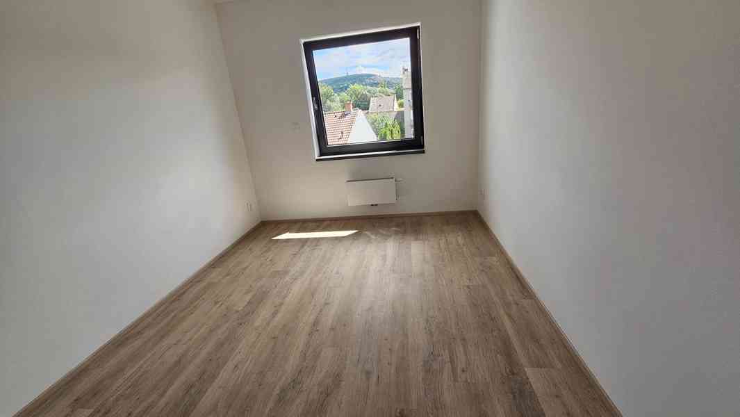 Pronájem novostavby bytu 85m2 3+kk,2 lodžie,garáž, bezbarie  - foto 11