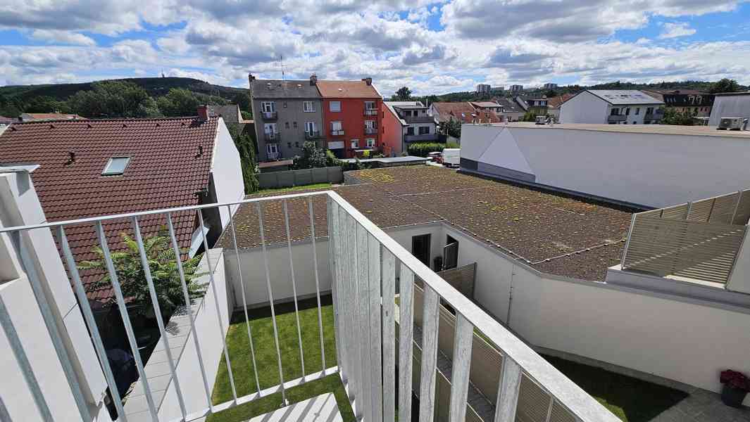 Pronájem novostavby bytu 85m2 3+kk,2 lodžie,garáž, bezbarie  - foto 9