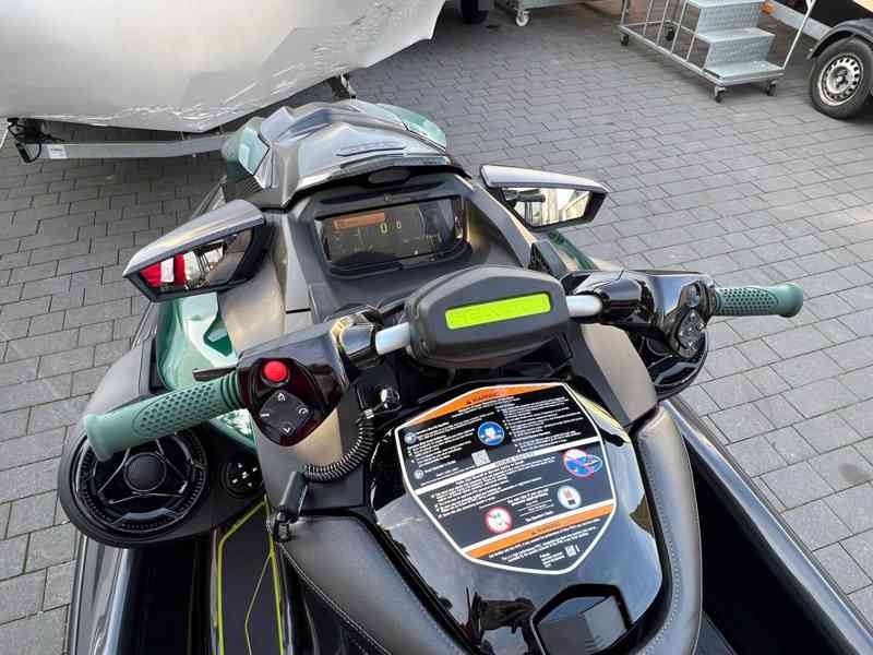Skútr vodní Sea-Doo RXP XRS Apex 1+1-up 300hp - foto 8