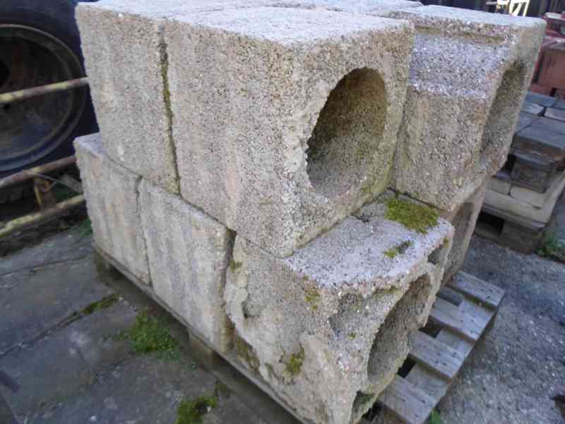 zbytky stavebního materiálu - foto 8