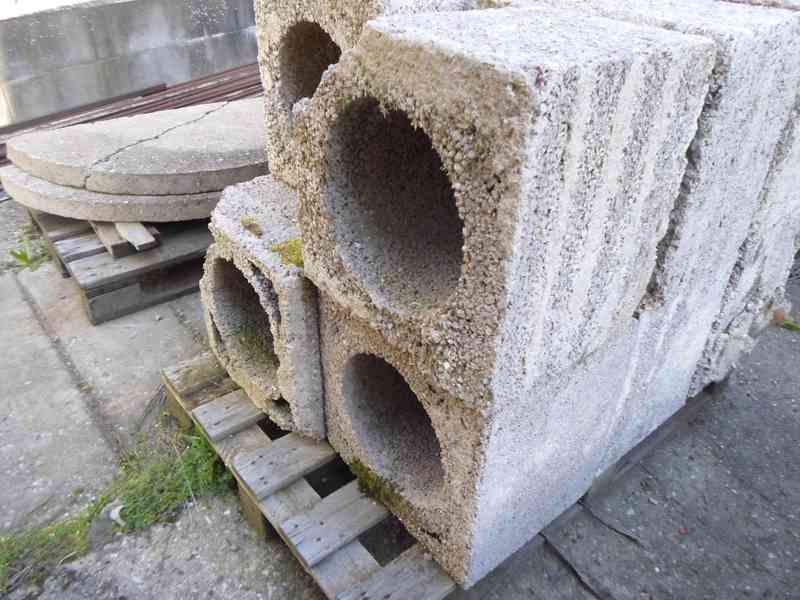 zbytky stavebního materiálu - foto 6