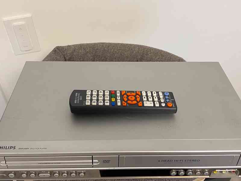 Kvalitní combo VHS a DVD přehrávač PHILIPS DVP3100V - foto 4