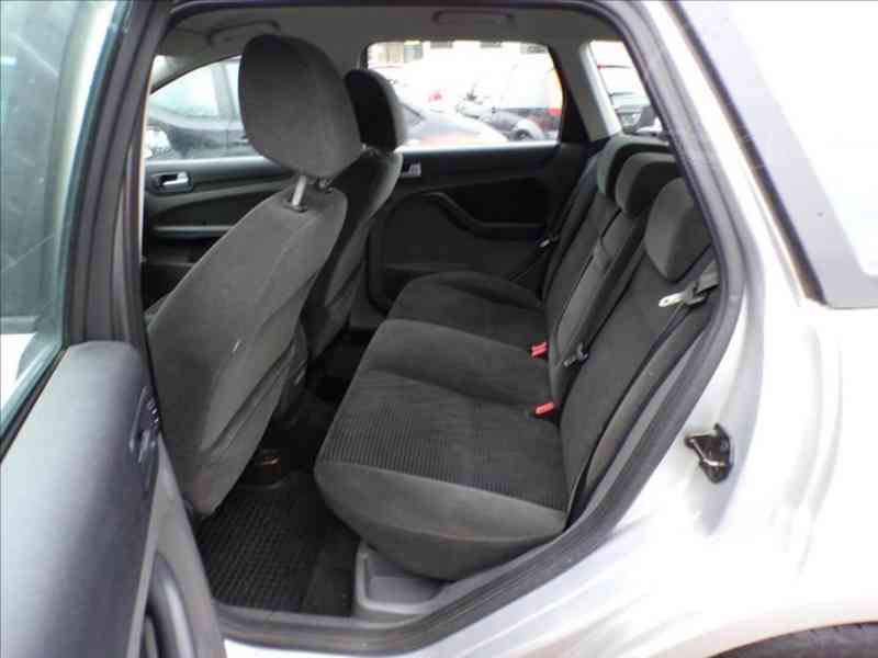 Ford Focus 1,6 i GHIA,KLIMA - foto 9