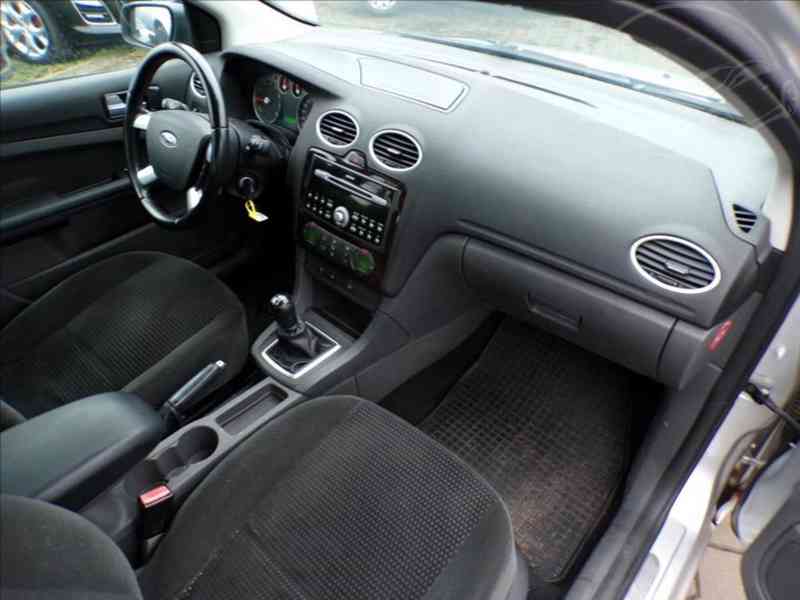 Ford Focus 1,6 i GHIA,KLIMA - foto 12