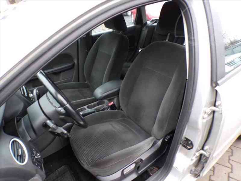 Ford Focus 1,6 i GHIA,KLIMA - foto 8