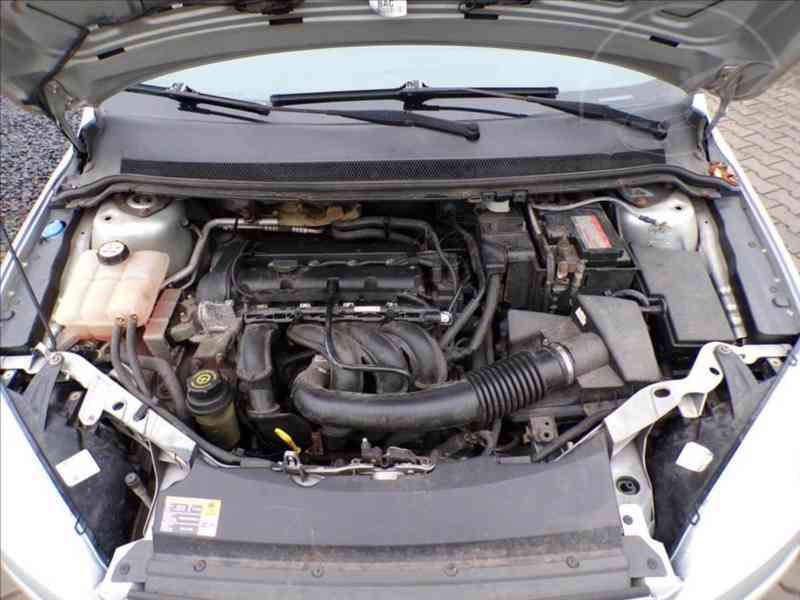 Ford Focus 1,6 i GHIA,KLIMA - foto 13