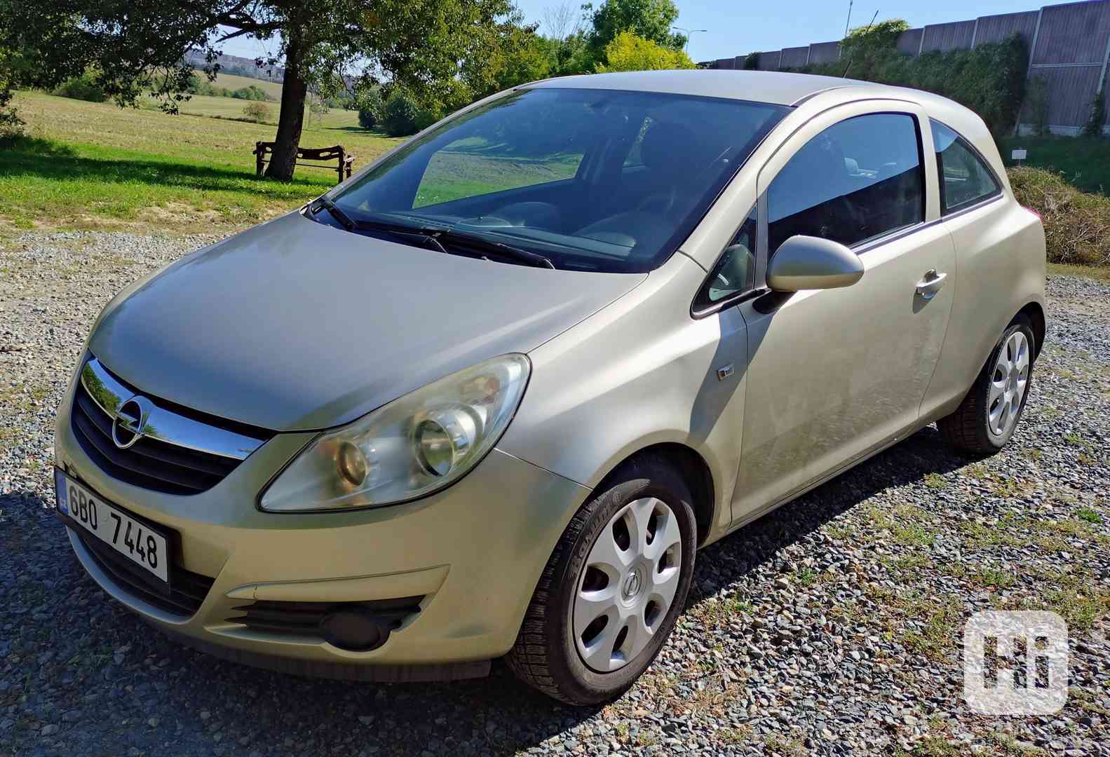 OPEL CORSA 1,2 16V 80k 2009 z ČR automatická klima - foto 1