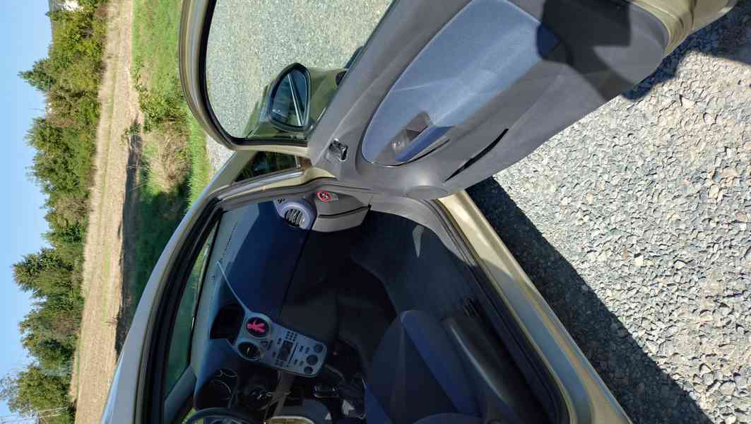 OPEL CORSA 1,2 16V 80k 2009 z ČR automatická klima - foto 9