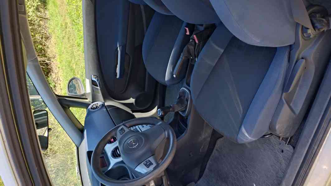 OPEL CORSA 1,2 16V 80k 2009 z ČR automatická klima - foto 11