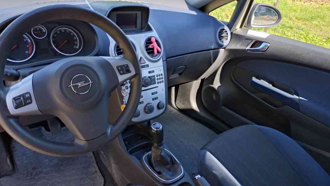 OPEL CORSA 1,2 16V 80k 2009 z ČR automatická klima - foto 6