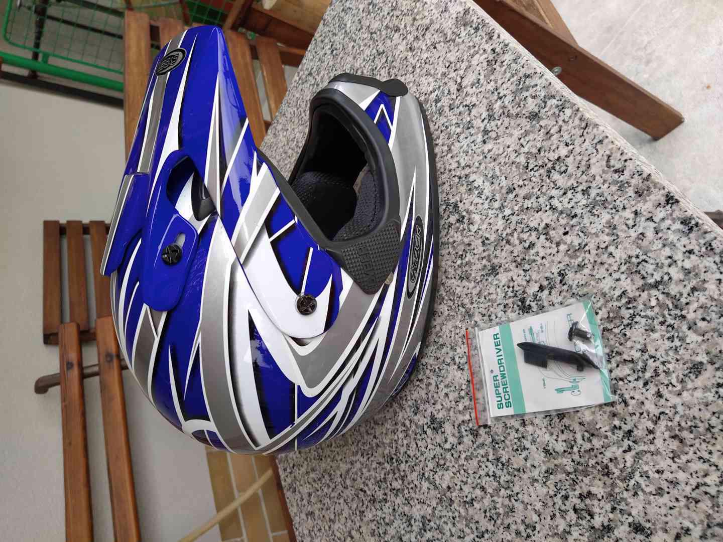 Moto helma Cyber UX 22, velikost M - foto 1