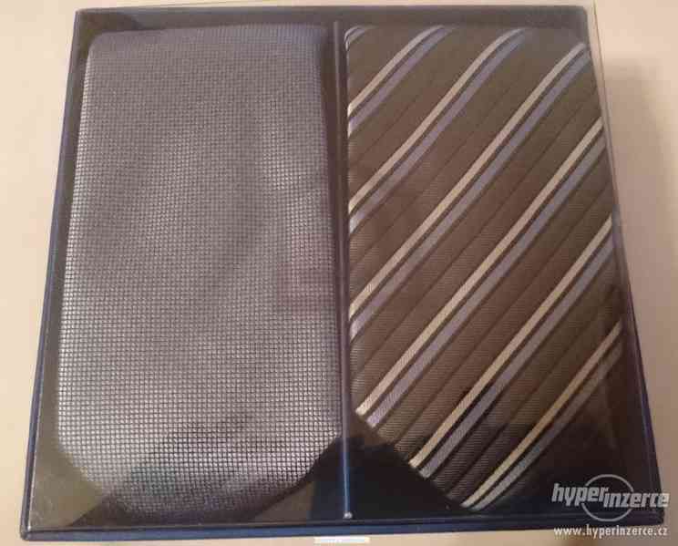 Sada 2 kravat v dárkové krabičce modré - foto 1