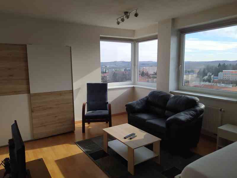 Pronájem bytu 1+kk s balkonem v Jihlavě - foto 2