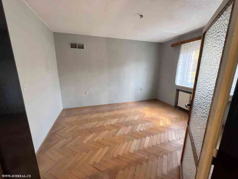 Prodej rodinného domu 7+1 (2× 3+1) / terasa / dvougaráž - foto 10