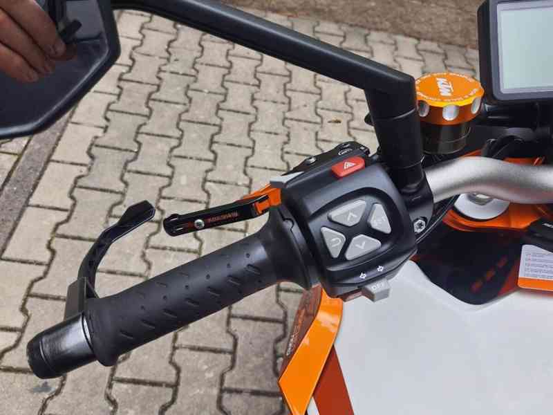 KTM 1290 Super Duke R - TOP STAV + VÝBAVA - 1. MAJITEL 185.0 - foto 6