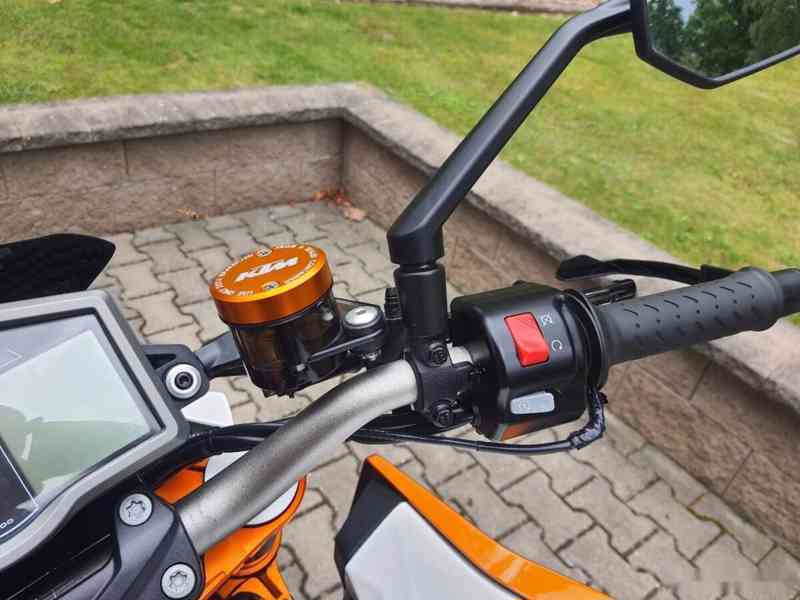 KTM 1290 Super Duke R - TOP STAV + VÝBAVA - 1. MAJITEL 185.0 - foto 7