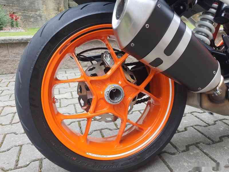 KTM 1290 Super Duke R - TOP STAV + VÝBAVA - 1. MAJITEL 185.0 - foto 20