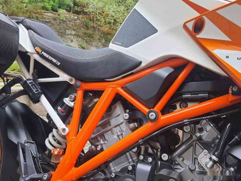 KTM 1290 Super Duke R - TOP STAV + VÝBAVA - 1. MAJITEL 185.0 - foto 18