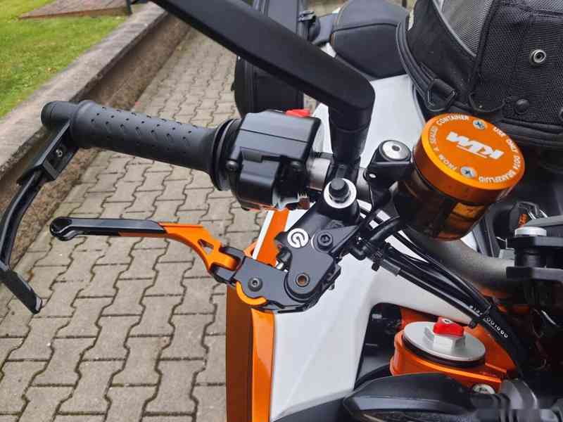 KTM 1290 Super Duke R - TOP STAV + VÝBAVA - 1. MAJITEL 185.0 - foto 9