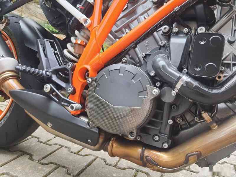 KTM 1290 Super Duke R - TOP STAV + VÝBAVA - 1. MAJITEL 185.0 - foto 17