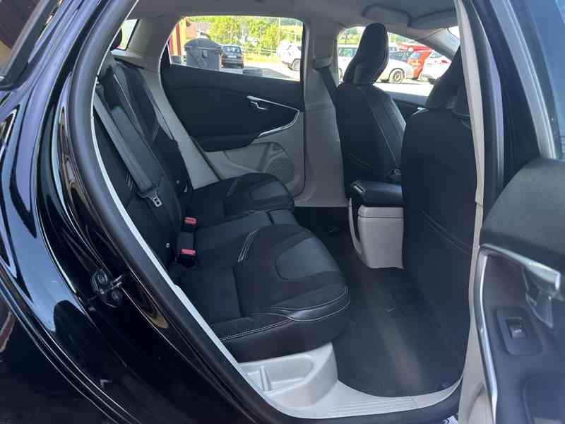 Volvo V40 2.0D 110kW/Automat/Výhřev/Xenon - foto 20