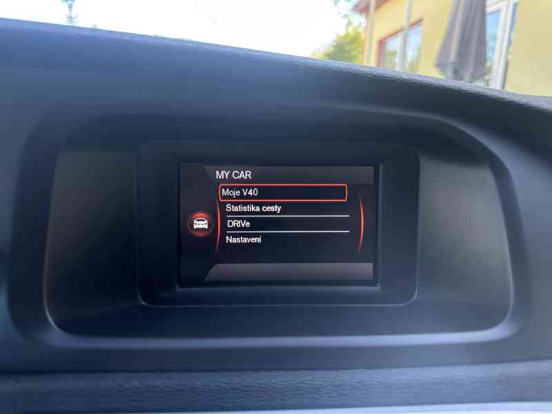 Volvo V40 2.0D 110kW/Automat/Výhřev/Xenon - foto 32