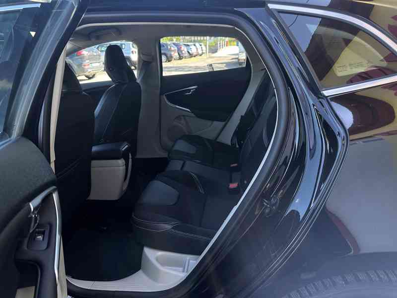 Volvo V40 2.0D 110kW/Automat/Výhřev/Xenon - foto 15