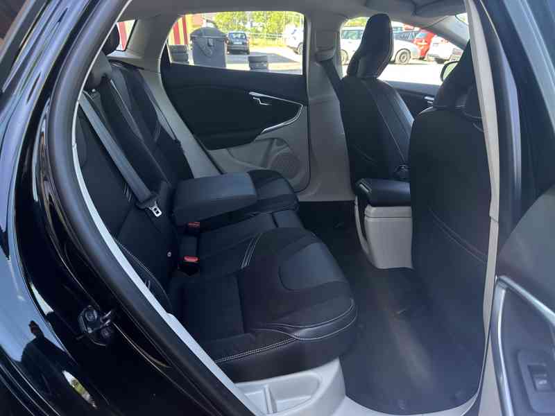 Volvo V40 2.0D 110kW/Automat/Výhřev/Xenon - foto 21