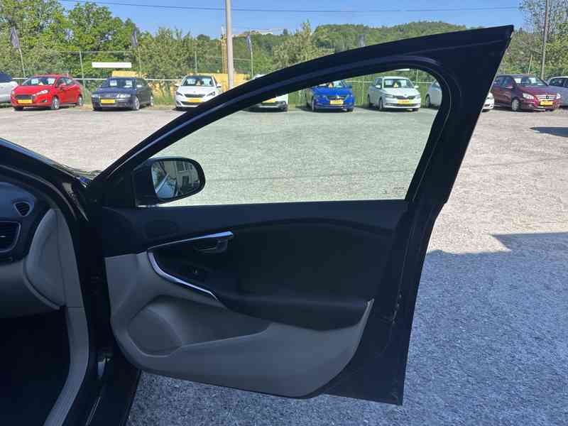 Volvo V40 2.0D 110kW/Automat/Výhřev/Xenon - foto 24