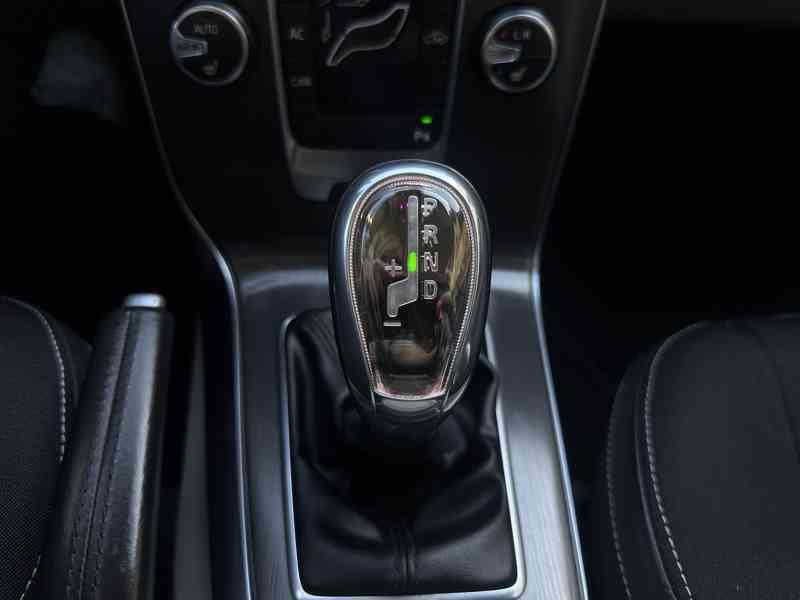 Volvo V40 2.0D 110kW/Automat/Výhřev/Xenon - foto 34