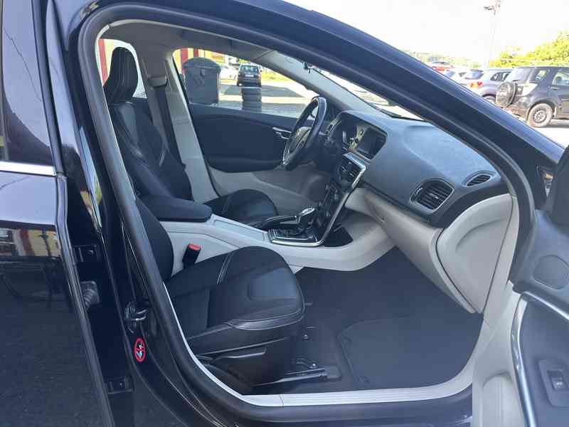 Volvo V40 2.0D 110kW/Automat/Výhřev/Xenon - foto 23