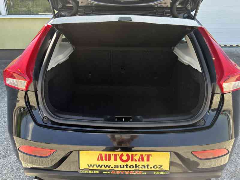 Volvo V40 2.0D 110kW/Automat/Výhřev/Xenon - foto 17