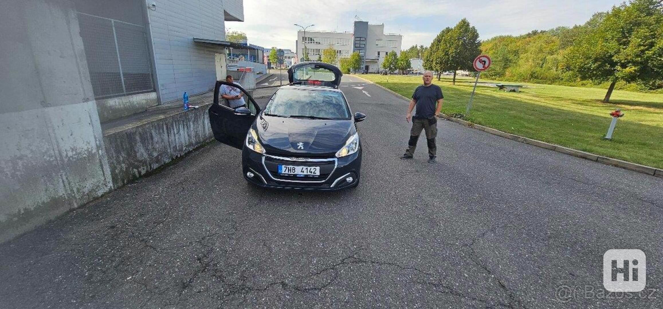 Peugeot 208 1,2   Puretech 2016 najeto 38000 - foto 1