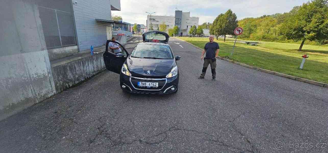 Peugeot 208 1,2   Puretech 2016 najeto 38000