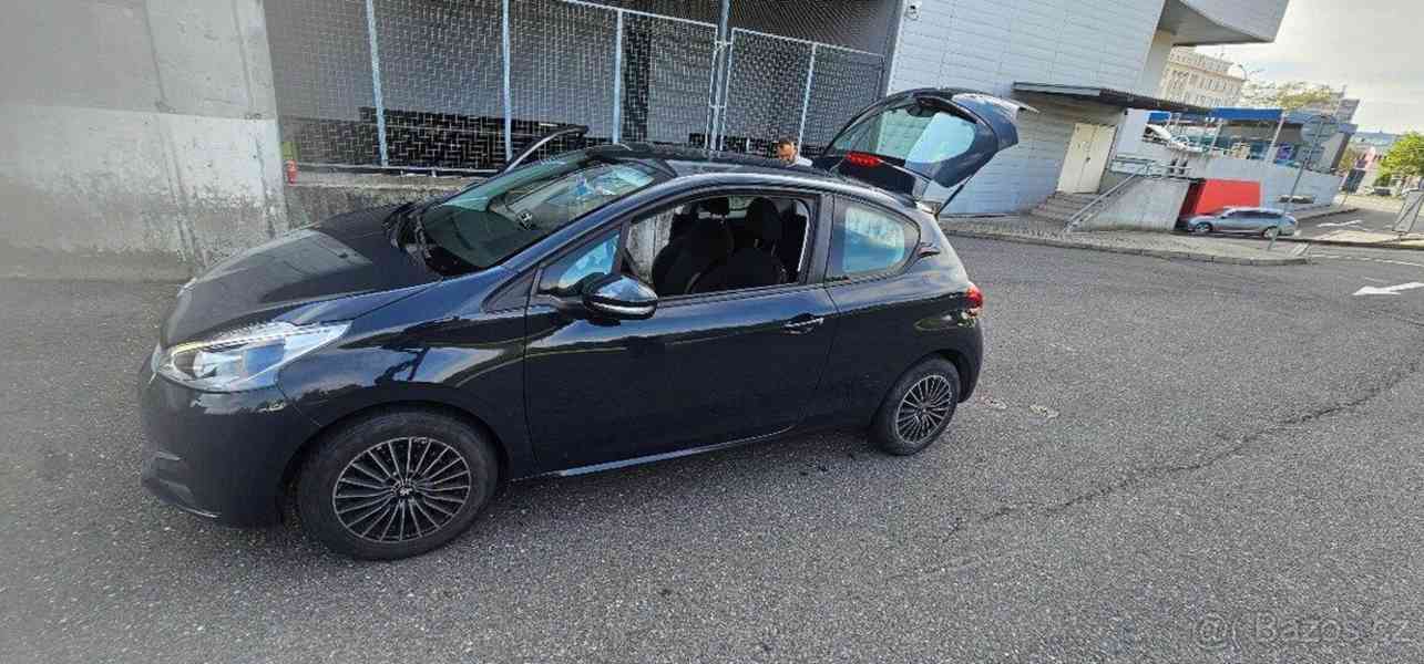 Peugeot 208 1,2   Puretech 2016 najeto 38000 - foto 13