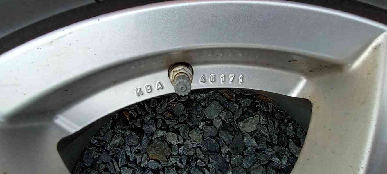 Prodám alu kola 16 " z Hyundai i30 Fastback - foto 4