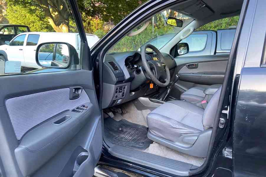 Toyota Hilux 2.5 D4-D 4x4 106kw - foto 7