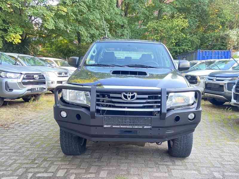 Toyota Hilux 2.5 D4-D 4x4 106kw - foto 13