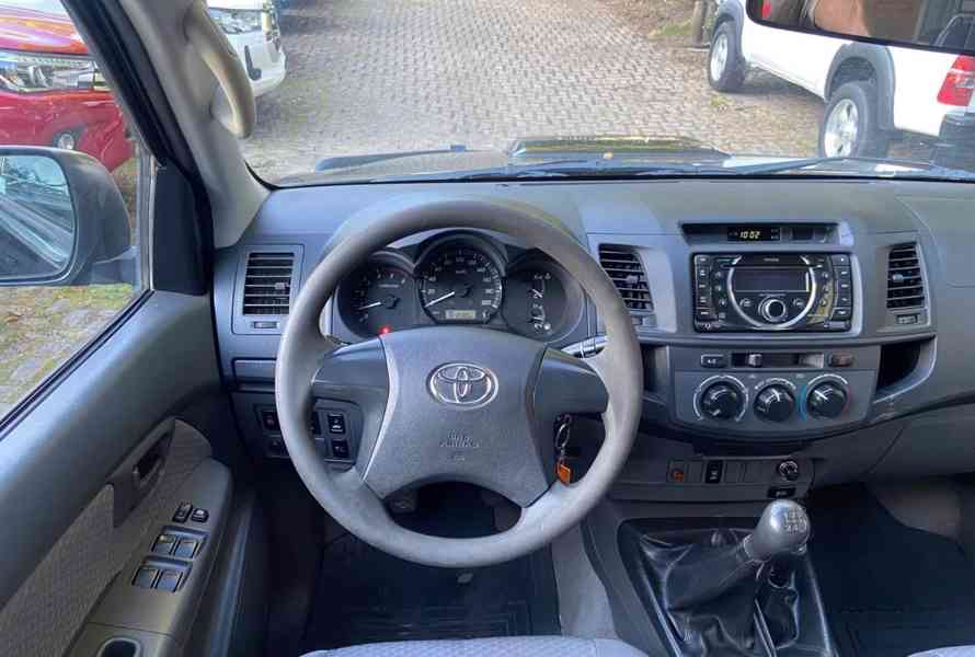 Toyota Hilux 2.5 D4-D 4x4 106kw - foto 8