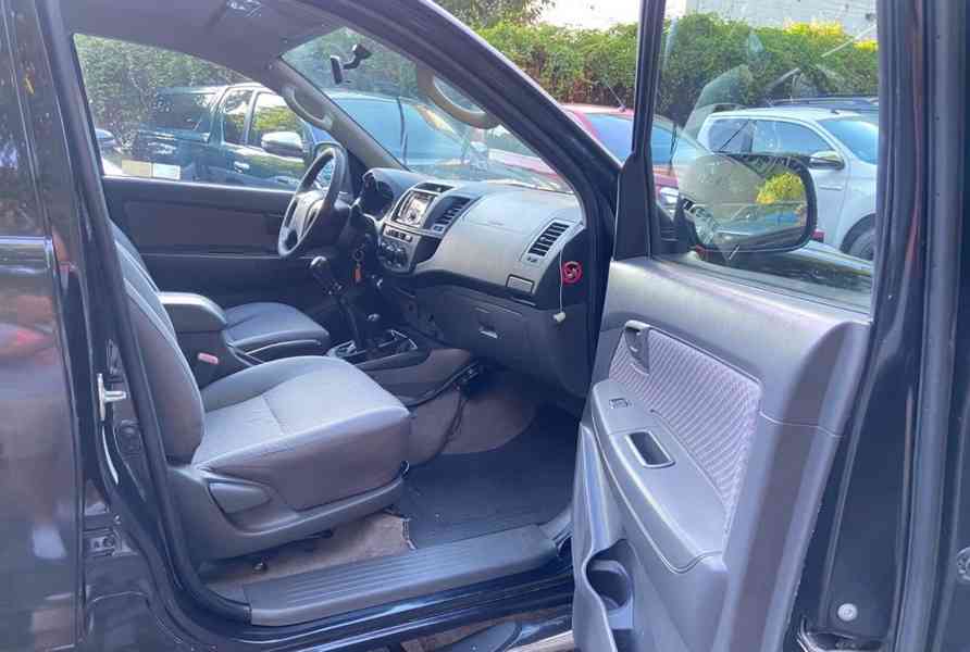Toyota Hilux 2.5 D4-D 4x4 106kw - foto 9