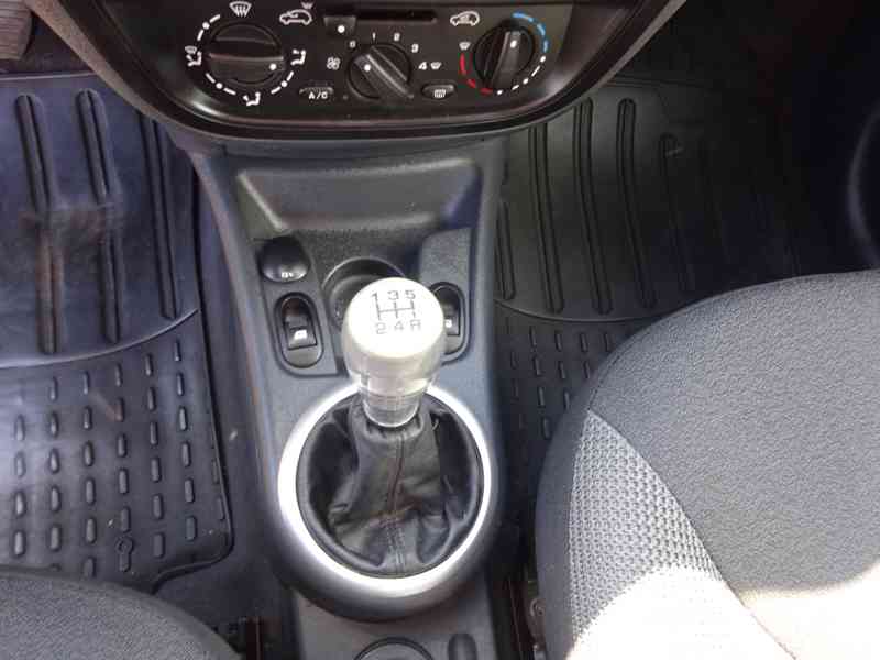 Citroen C3 1.4i r.v.2007 (54 kw) Koupeno v ČR - foto 9