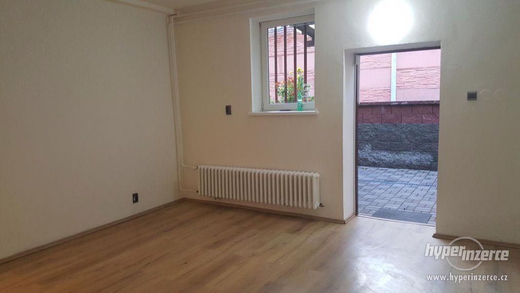 Pronájem bytu (100m2) se zahradou (192m2) Praha 9 Čakovice - foto 4