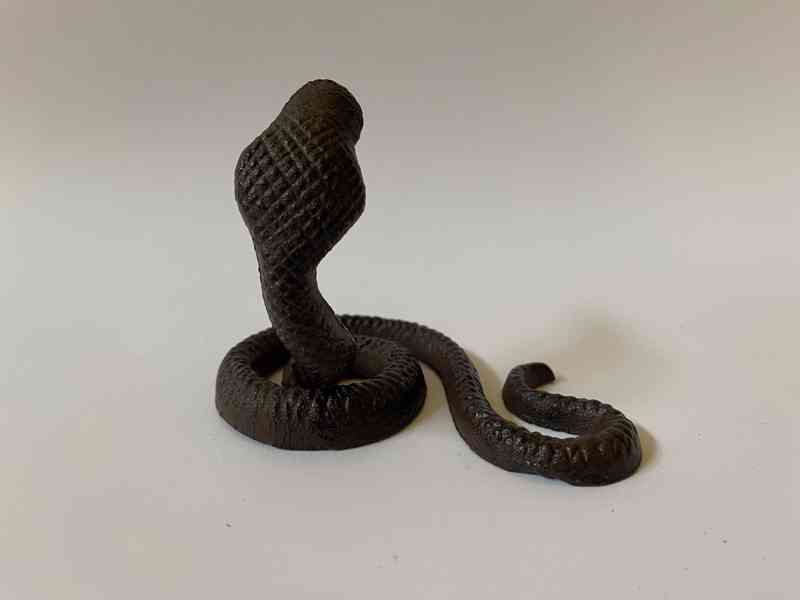 Kovová soška hada - kobra - foto 2