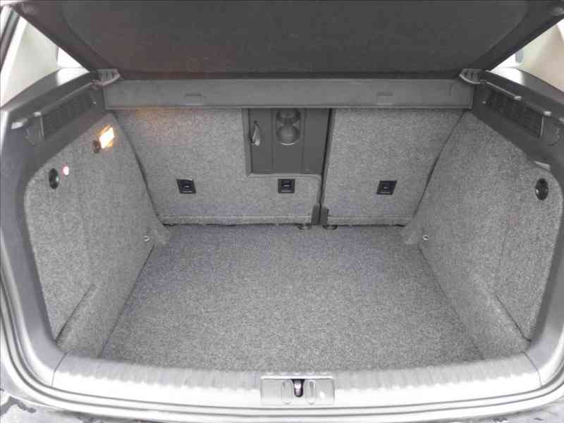 Volkswagen Tiguan 2,0 TDI SPORT, 1.MAJITEL - foto 8