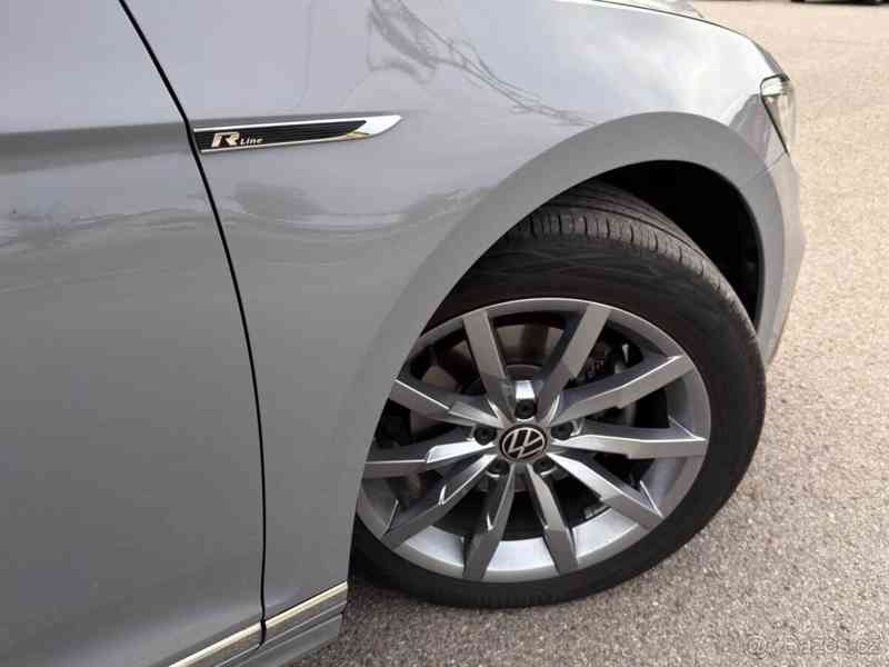 Volkswagen Passat Variant 2,0   B8 R-Line TDI 2023 - foto 22