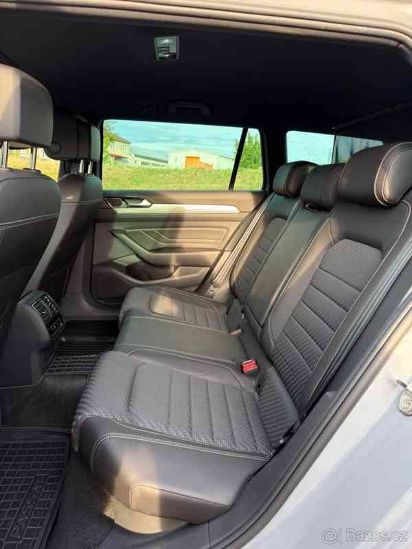 Volkswagen Passat Variant 2,0   B8 R-Line TDI 2023 - foto 19