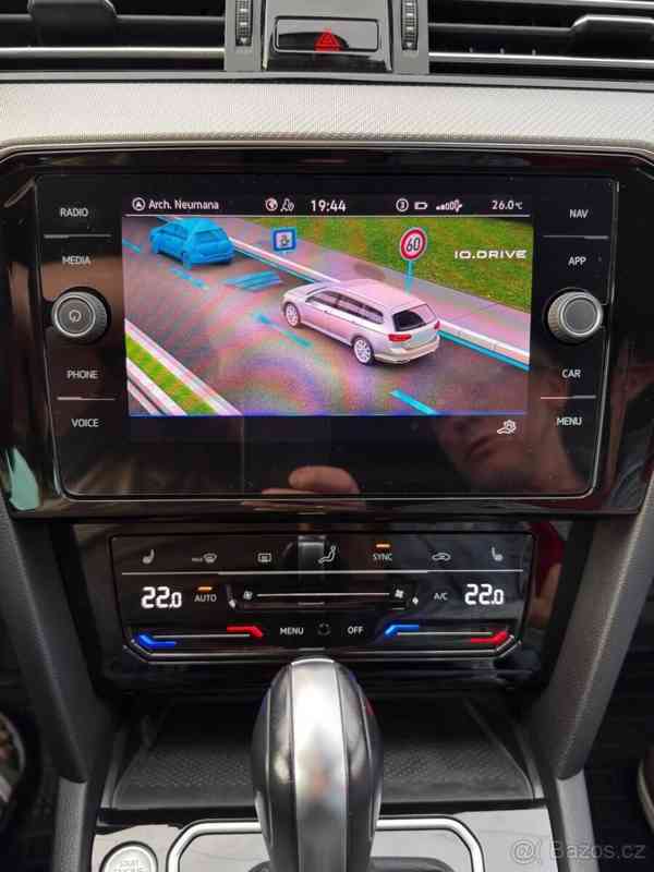Volkswagen Passat Variant 2,0   B8 R-Line TDI 2023 - foto 12