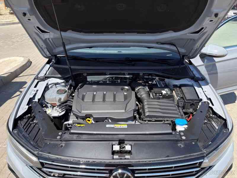 Volkswagen Passat Variant 2,0   B8 R-Line TDI 2023 - foto 11